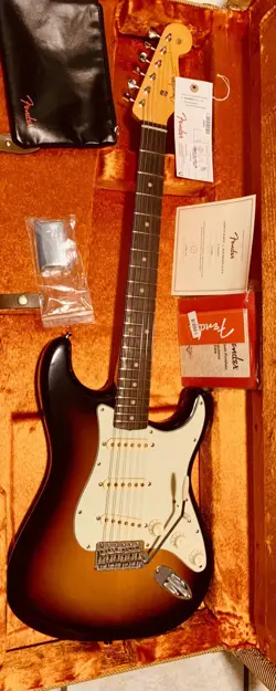 FENDER AMERICAN VINTAGE II 1961 STRATOCASTER - 2024  3-COLOR SUNBURST 