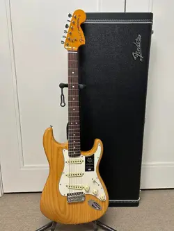 FENDER AMERICAN VINTAGE II '73 STRATOCASTER - AGED NATURAL