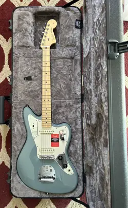 FENDER AMERICAN PRO JAGUAR