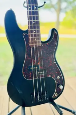 FENDER STANDARD PRECISION BASS 4-STRING BASS GUITAR SUNBURST MEXICO 2000