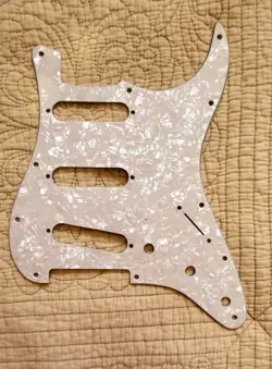 BRAND STRATOCASTER PEARL