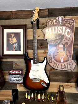 FENDER STRATOCASTER W/ROSEWOOD NECK MIM