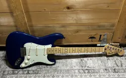 FENDER DELUXE PLAYERS STRATOCASTER WITH ROSEWOOD FRETBOARD