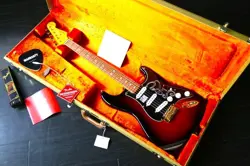 FENDER STEVIE RAY VAUGHAN STRATOCASTER (2020S)