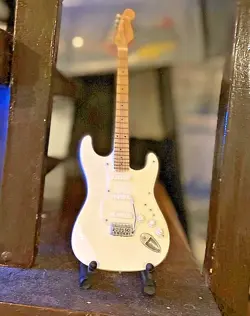 MINIATURE HANDICRAFT FENDER