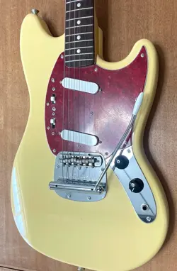 FENDER JAPAN MG69-65 MUSTANG GUITAR VINTAGE WHITE LARGE HEAD MADE IN JAPAN