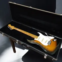 FENDER JAPAN STRATOCASTER SUNBURST MAPLE NECK VINTAGE USED WITH HARD CASE