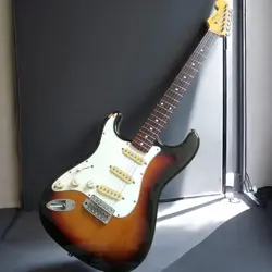 SERIAL LEFT-HANDED STRATOCASTER