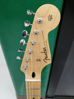 FENDER JAPAN TRADITIONAL 60S STRATOCASTER ELECTRIC GUITAR