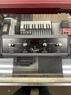 MUSTANG FENDER AMPLIFIER