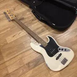 FENDER JAPAN JAZZ BASS WHITE NO.MG2337