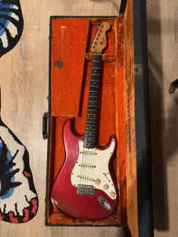 1965 FENDER STRATOCASTER CANDY APPLE RED