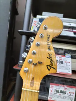 FENDER MUSTANG ELECTRIC GUITAR