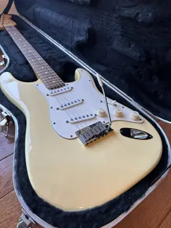 1996 FENDER AMERICAN STANDARD STRATOCASTER - VINTAGE WHITE