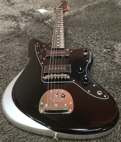 BLACK STARCASTER JAZZMASTER