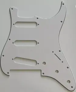 FENDER STRAT SSS GUITAR PICKGUARD 3 PLY WHITE USED