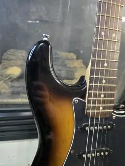 FENDER SQUIER STRATOCASTER AFFINITY SERIES ELECTRIC GUITAR SUNBURST ~ READ