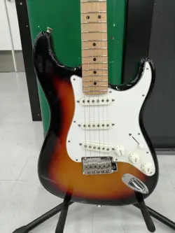 FENDER JAPAN TRADITIONAL 60S STRATOCASTER USED 2022 BASSWOOD BODY W/SOFT CASE