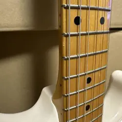 FENDER JAPAN STRATOCASTERELECTRIC GUITAR