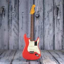 FENDER AMERICAN VINTAGE II 1961 STRATOCASTER, FIESTA RED