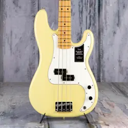 FENDER PLAYER II PRECISION BASS, HIALEAH YELLOW