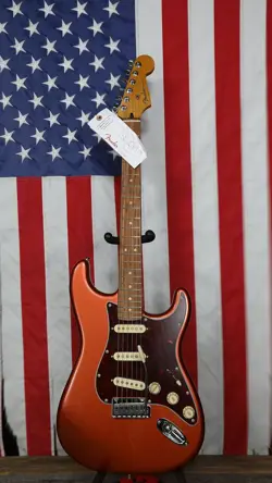 FENDER PLAYER PLUS STRATOCASTER WITH PAU FERRO FRETBOARD - AGED CANDY APPLE RED