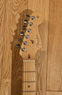 FENDER AMERICAN STANDARD STRATOCASTER 2000 ELECTRIC GUITAR