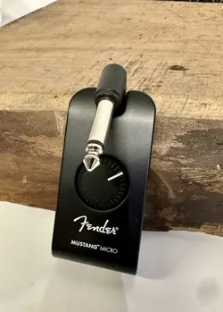 FENDER MUSTANG MICRO PLUS MICRO GUITAR HEADPHONE AMPLIFIER W/FX 
