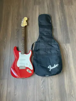 FENDER SQUIRE STRAT STRATOCASTER ELECTRIC GUITAR RED EXCELLENT