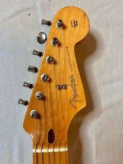 FENDER STRATOCASTER SURF
