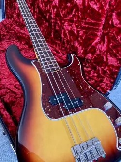FENDER AMERICAN ORIGINAL '60S PRECISION BASS - USED, HARD CASE INCLUDED