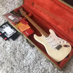 1996 FENDER ERIC CLAPTON STRATOCASTER / ELECTRIC GUITAR W/ ORIGINAL HC
