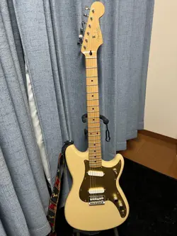 FENDER DUO SONIC MAPLE DESERT SAND