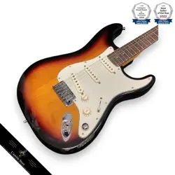 FENDER AMERICAN DELUXE STRATOCASTER ELECTRIC GUITAR   EXCELLENT CONDITION