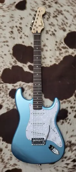 SQUIER STRATOCASTER LIGHT