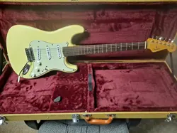 STRATOCASTER MINT 