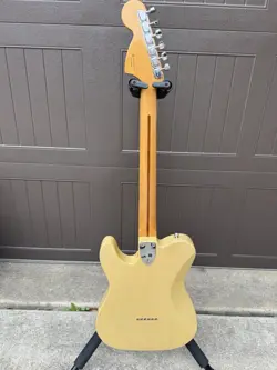 BLONDE MAPLE GUITAR
