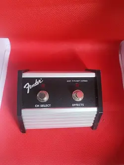 2-BUTTON FOOTSWITCH: CHANNEL SELECT-EFFECTS ON-OFF