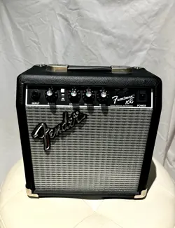 FENDER FRONTMAN 10G ELECTRIC GUITAR AMPLIFIER. EXCELLENT CONDITION.