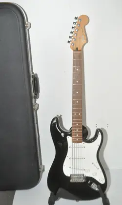 2002 FENDER STANDARD STRATOCASTER MIM MEXICO GUITAR BLACK WITH HARD CASE