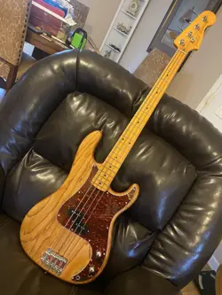 WARMOTH PRECISION BODY WITH FENDER AM ULTRA II NECK W/ CASE