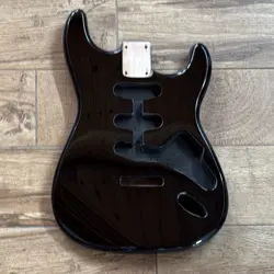 GLOSS BLACKIE BLACK1