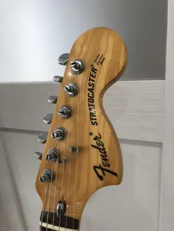 ST72 STRATOCASTER BLACK