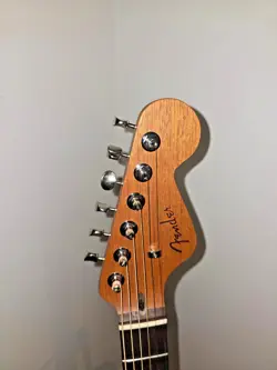 SERIES DREADNOUGHT GUITAR