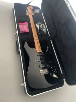 VIBE STRATOCASTER WITH