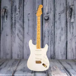 COMMEMORATIVE STRATOCASTER WHITE