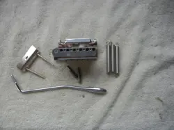 TREMOLO BRIDGE CLAW