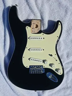 BLACK STRAT MIM