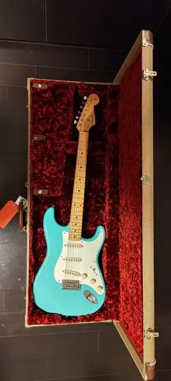 FENDER AMERICAN VINTAGE II 1957 STRATOCASTER SEA FOAM GREEN - USED