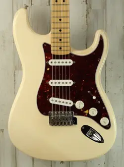 USED FENDER STANDARD STRATOCASTER (703)